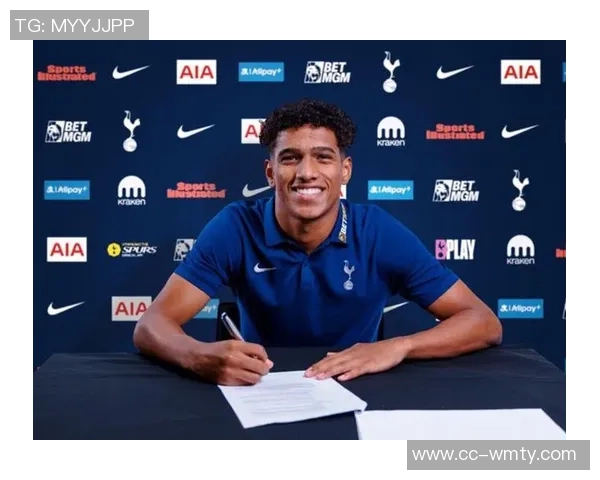 热刺主场失利西汉姆新援索萨赛后更衣室与队友互动